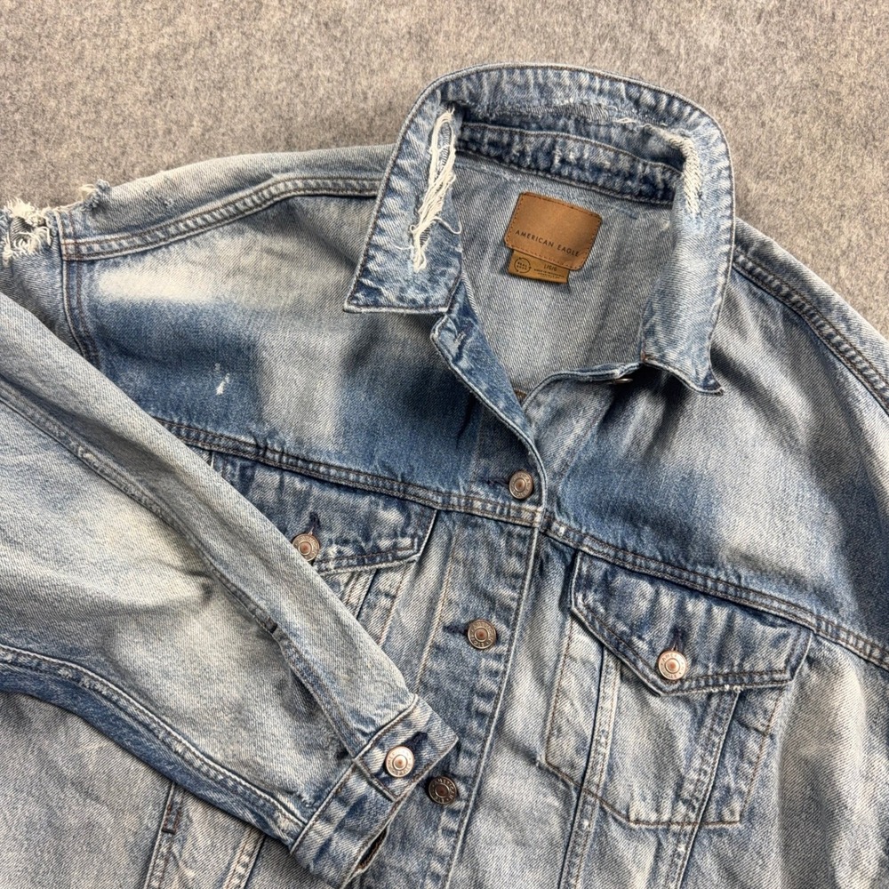 American Eagle Mens Distressed Light Wash Denim Trucker Jacket 5458967400 L